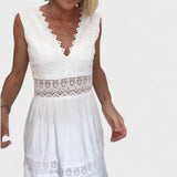Patricia - Elegante vestido de encaje con cuello en V