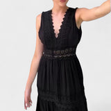 Patricia - Elegante vestido de encaje con cuello en V