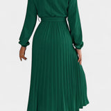 Theresa Vestido con Cuello Alto y Cinturón Plisado