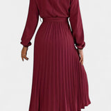 Theresa Vestido con Cuello Alto y Cinturón Plisado